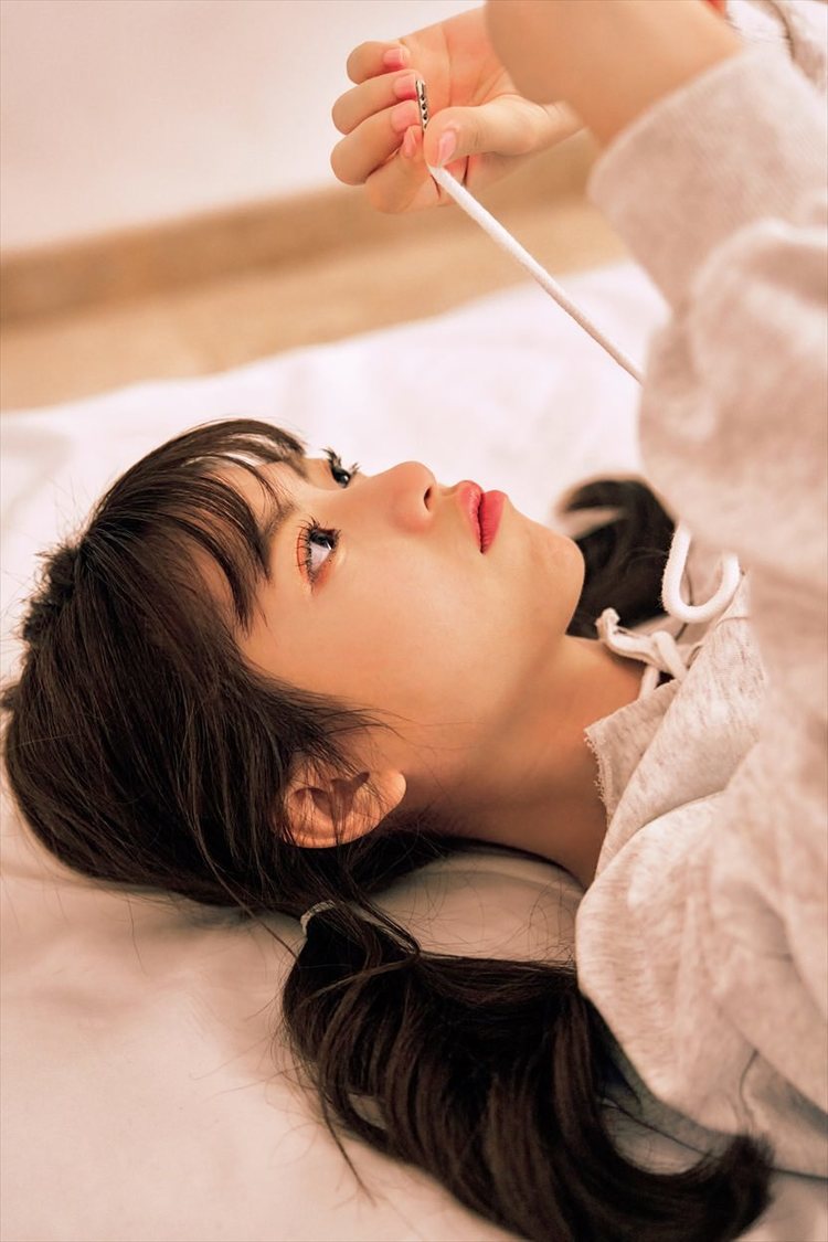 『真楪伶 1st写真集 奇跡と出会った瞬間』先行カット第4弾（(C)KADOKAWA (C)ILLUMINUS/CANVAS PHOTO/ You Ishii）