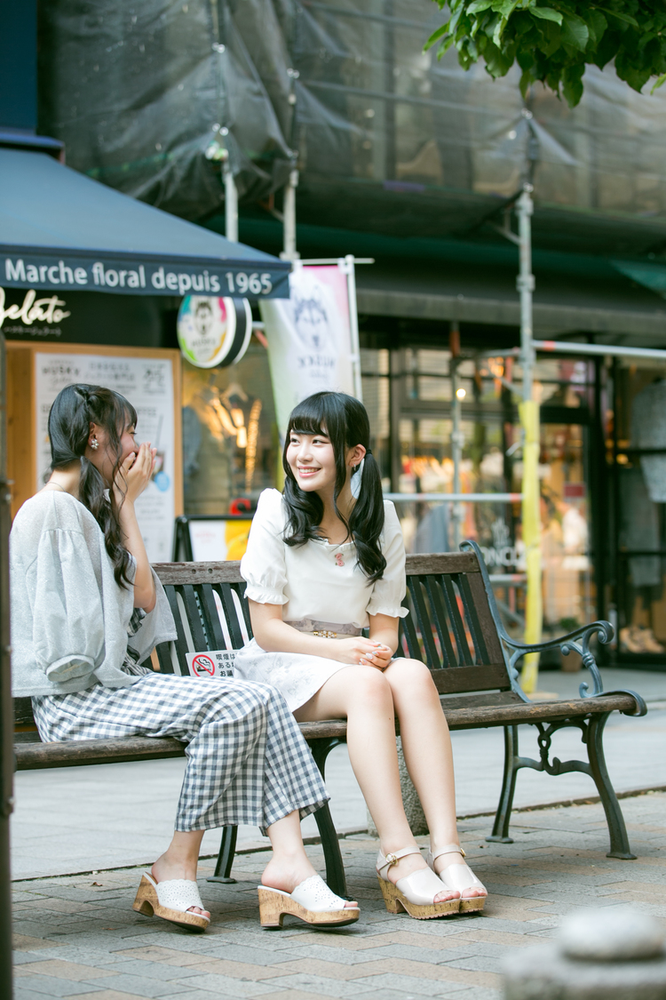 宇佐美幸乃（Luce Twinkle Wink☆）とPop'n'Roll副編集長 茉井良菜