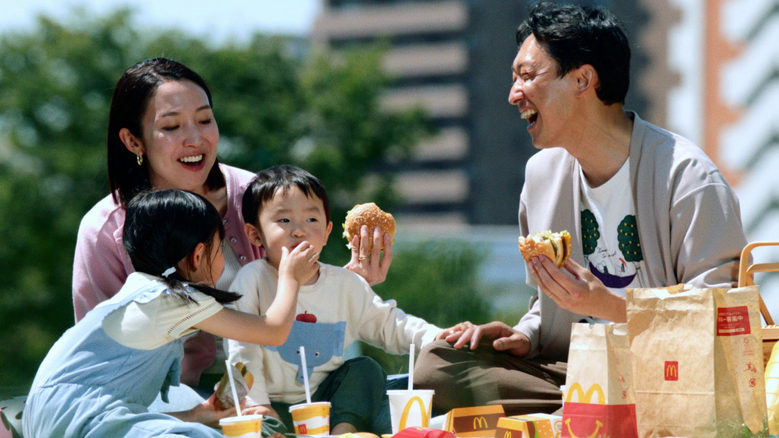 新TV-CMビッグマック「あしたも、笑おう。」篇（60秒）