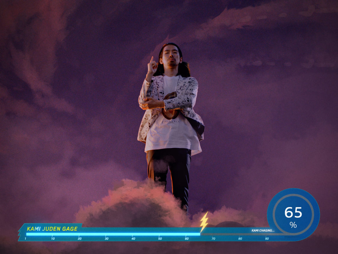 『motorola edge 50s pro』新CM「神ジューデンガール」篇場面写真