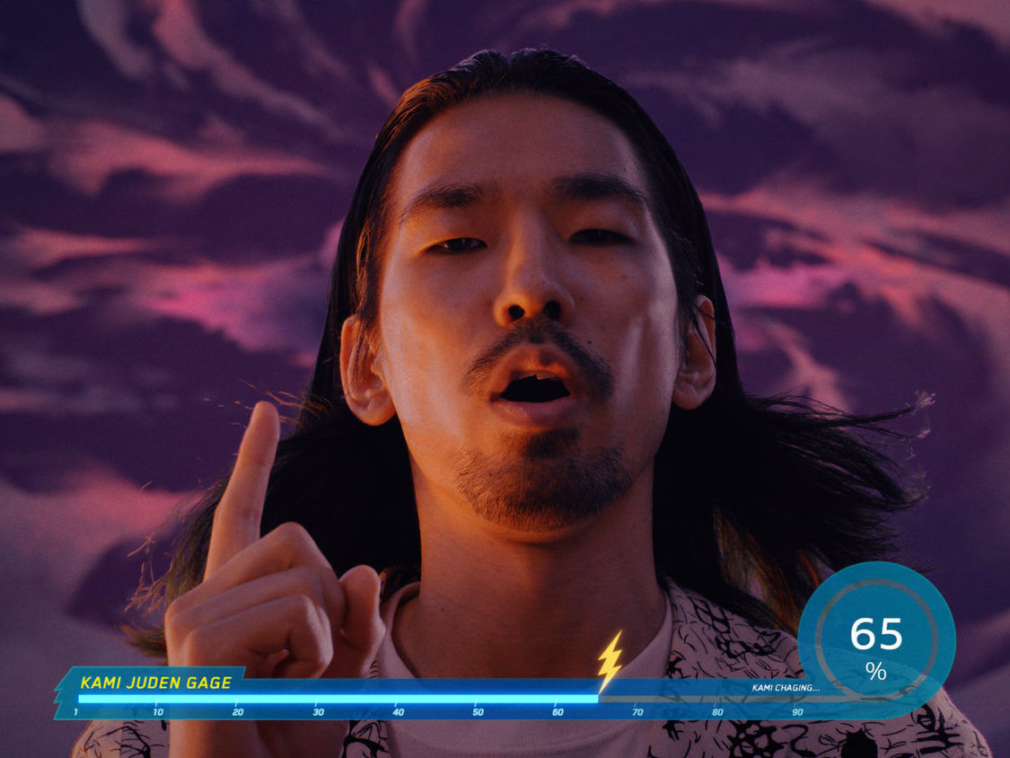 『motorola edge 50s pro』新CM「神ジューデンガール」篇場面写真