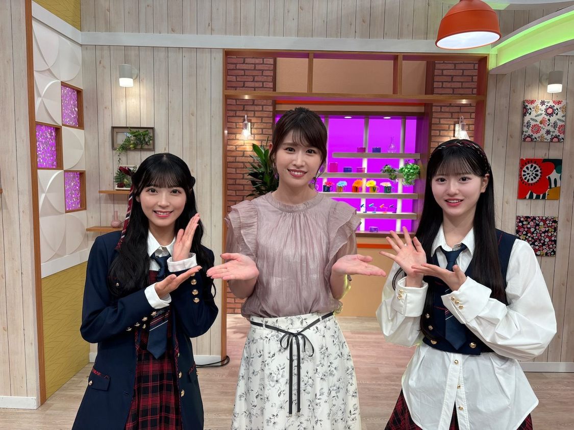 tbc東北放送 佐藤朱アナウンサーと（©AKB48）