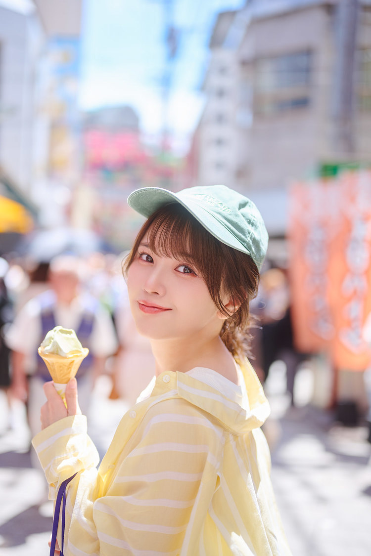 『鬼頭明里アニバーサリーフォトブック あかりのまま』（東京ニュース通信社刊）