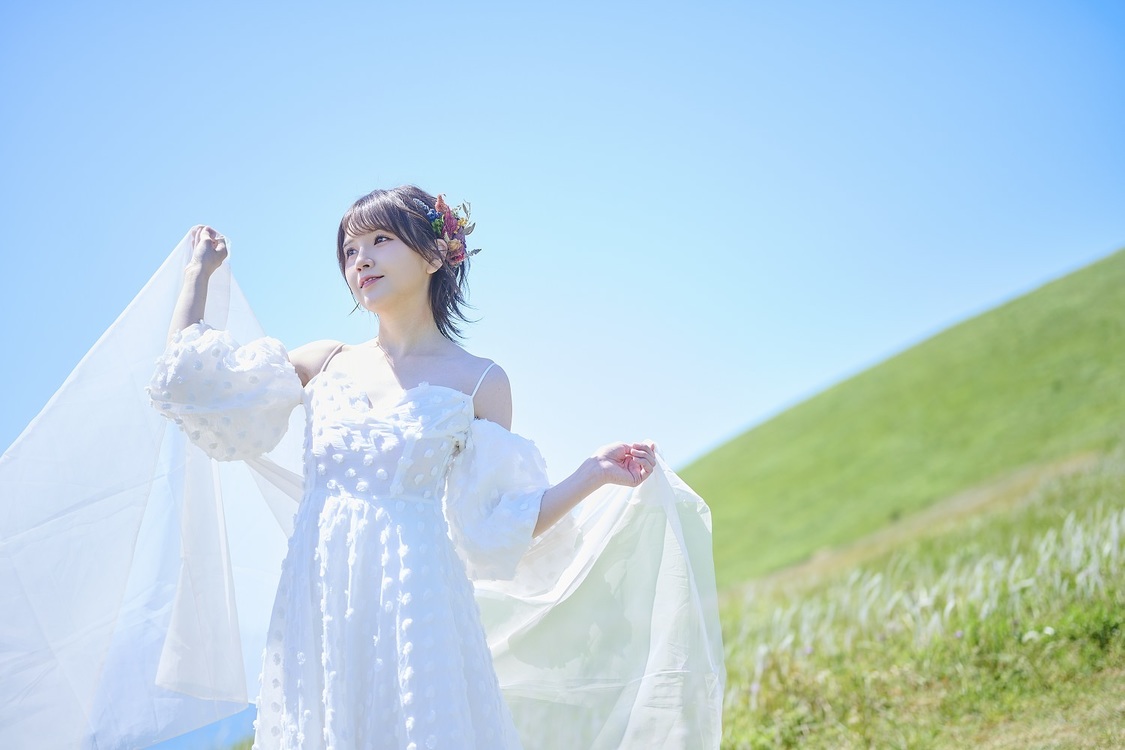 『鬼頭明里アニバーサリーフォトブック あかりのまま』（東京ニュース通信社刊）