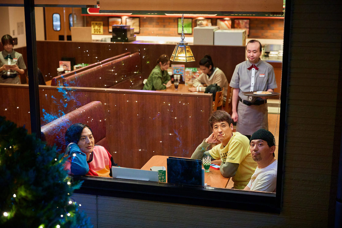 『映画THE3名様Ω～これってフツーに事件じゃね？！～』場面写真