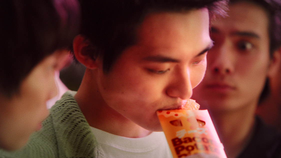 「チーズベーコンポテトパイ」新TV-CM（15秒）場面写真