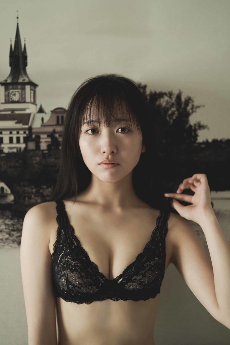 『石田千穂 2nd写真集（仮）』（(C)HIROKAZU／秋田書店）