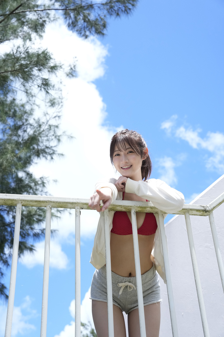 宮崎想乃 1st写真集（(C)LUCKMAN／双葉社）