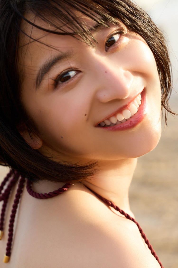 榎原依那1st写真集『タイトル未定』（撮影：Takeo Dec.／講談社）