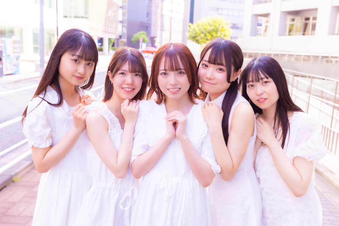 左から、遠藤さきな、宮本佳奈、天野羽晴、胡桃るな、加藤みゆ