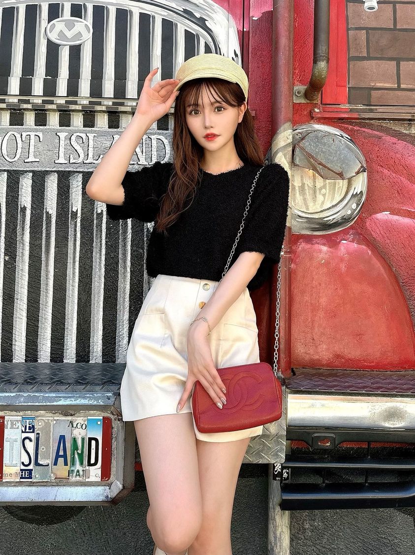 ブークレニットTシャツ