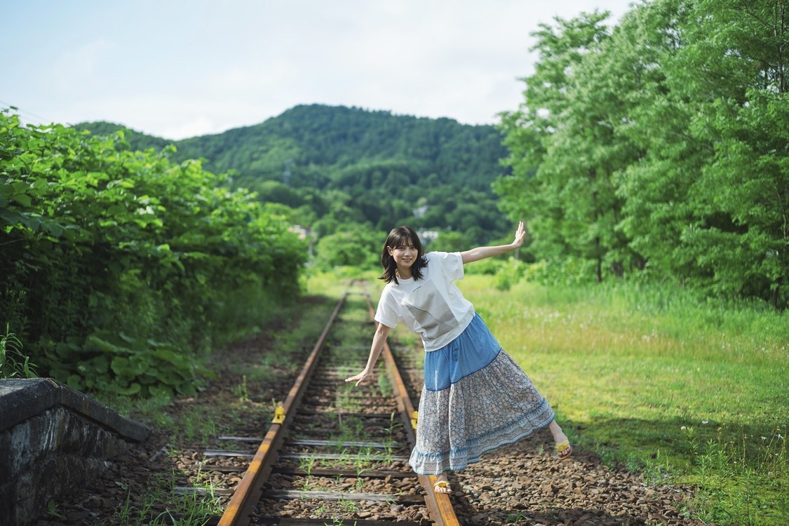 桃月なしこ『週刊少年マガジン』アザーカット（(C)藤本和典／週刊少年マガジン）