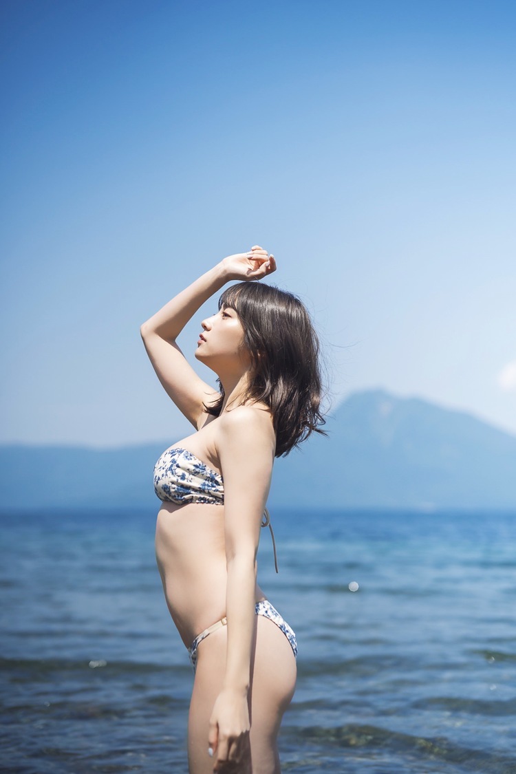 桃月なしこ『週刊少年マガジン』アザーカット（(C)藤本和典／週刊少年マガジン）