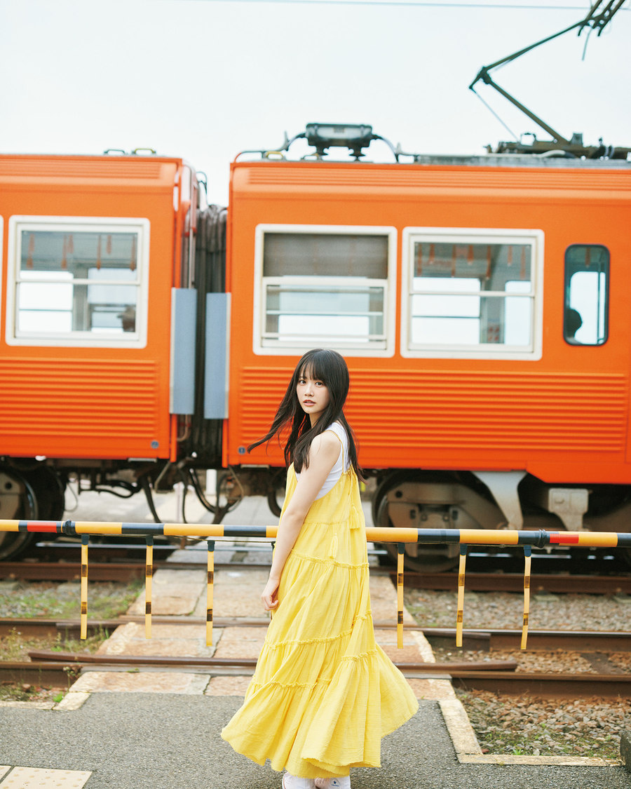 STU48 中村舞 1st写真集『嫌いの反対』（(C)熊木優／宝島社）