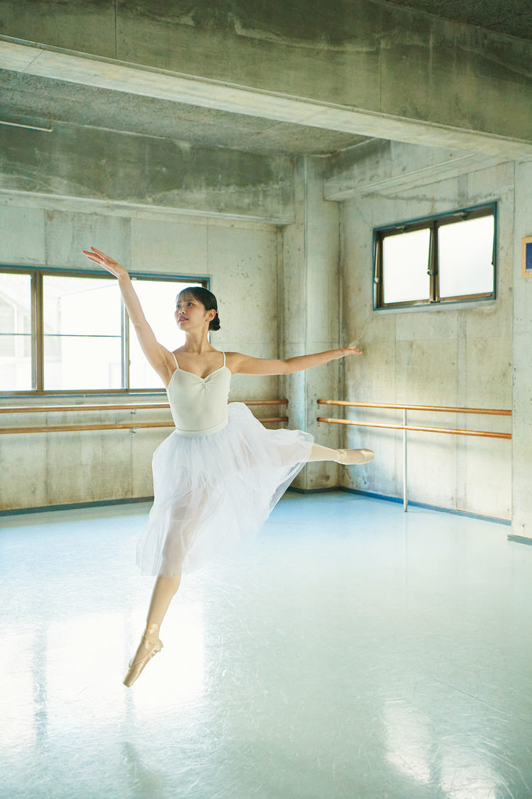 STU48 中村舞 1st写真集『嫌いの反対』（(C)熊木優／宝島社）