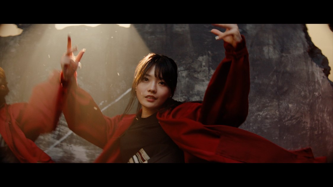 WHITE SCORPION「動く唇」MV場面写真（©OVERS）