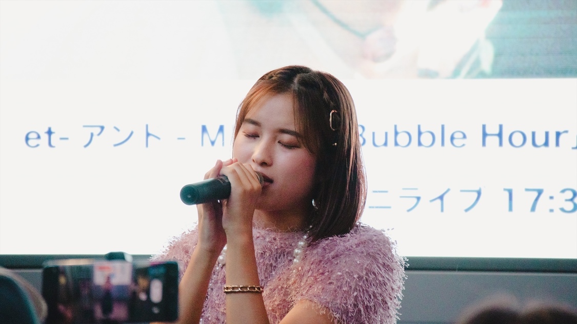 栗本優音＜「Bubble Hour」＆「Mammamia」リリース記念ミニライブイベント＞サンシャインサカエ グランドキャニオン広場（2024年9月6日／©2024 Zest, Inc. / AMC）