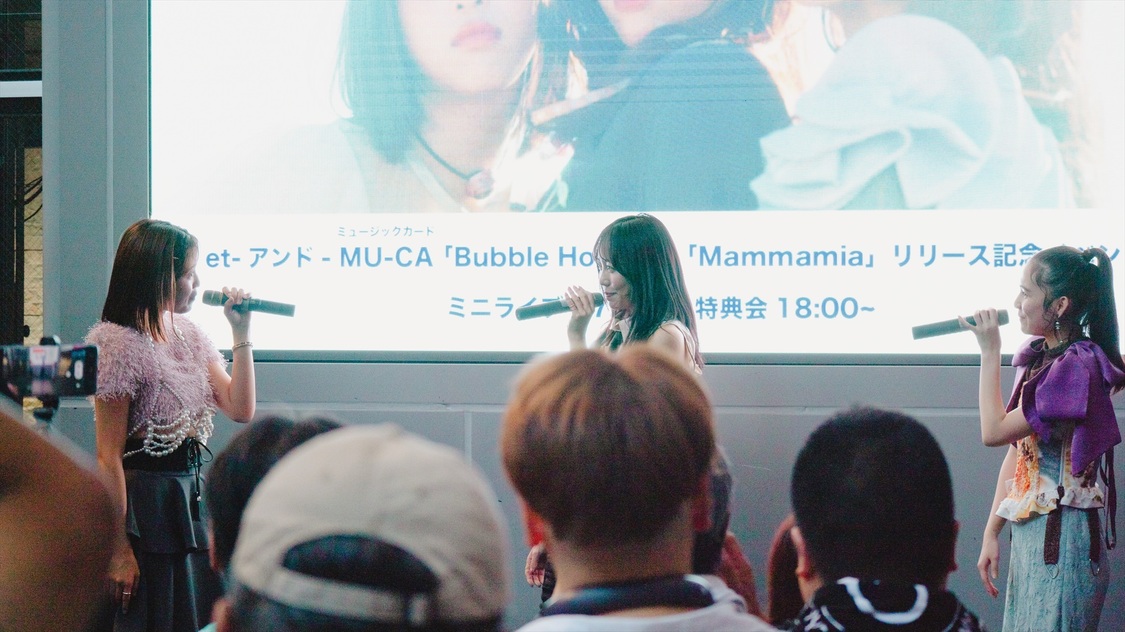 et-アンド-＜「Bubble Hour」＆「Mammamia」リリース記念ミニライブイベント＞サンシャインサカエ グランドキャニオン広場（2024年9月6日／©2024 Zest, Inc. / AMC）