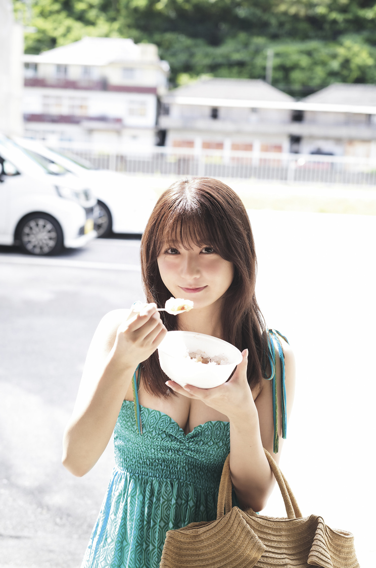 宮崎想乃 1st写真集（(C)LUCKMAN／双葉社）