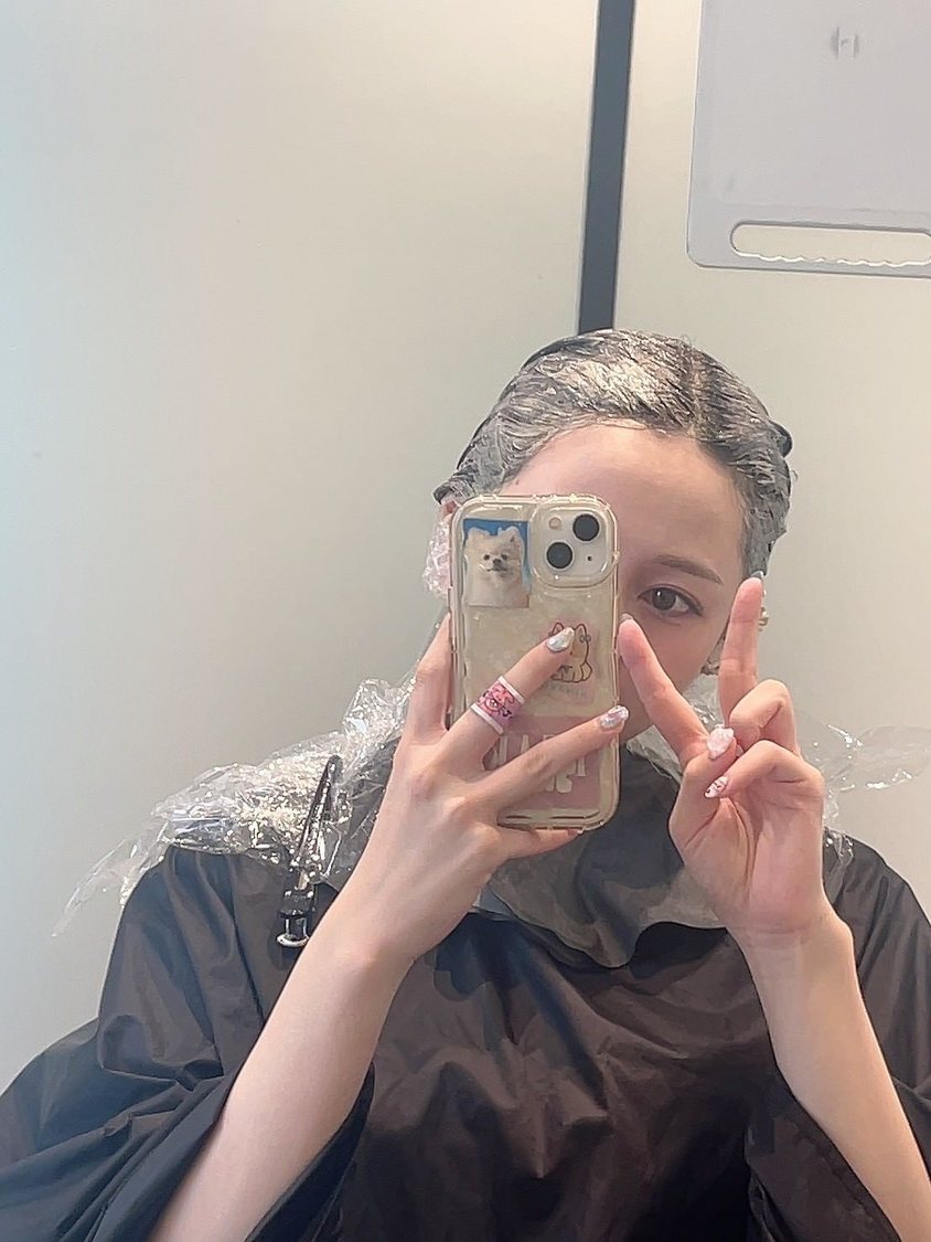 髪を染めているときの私