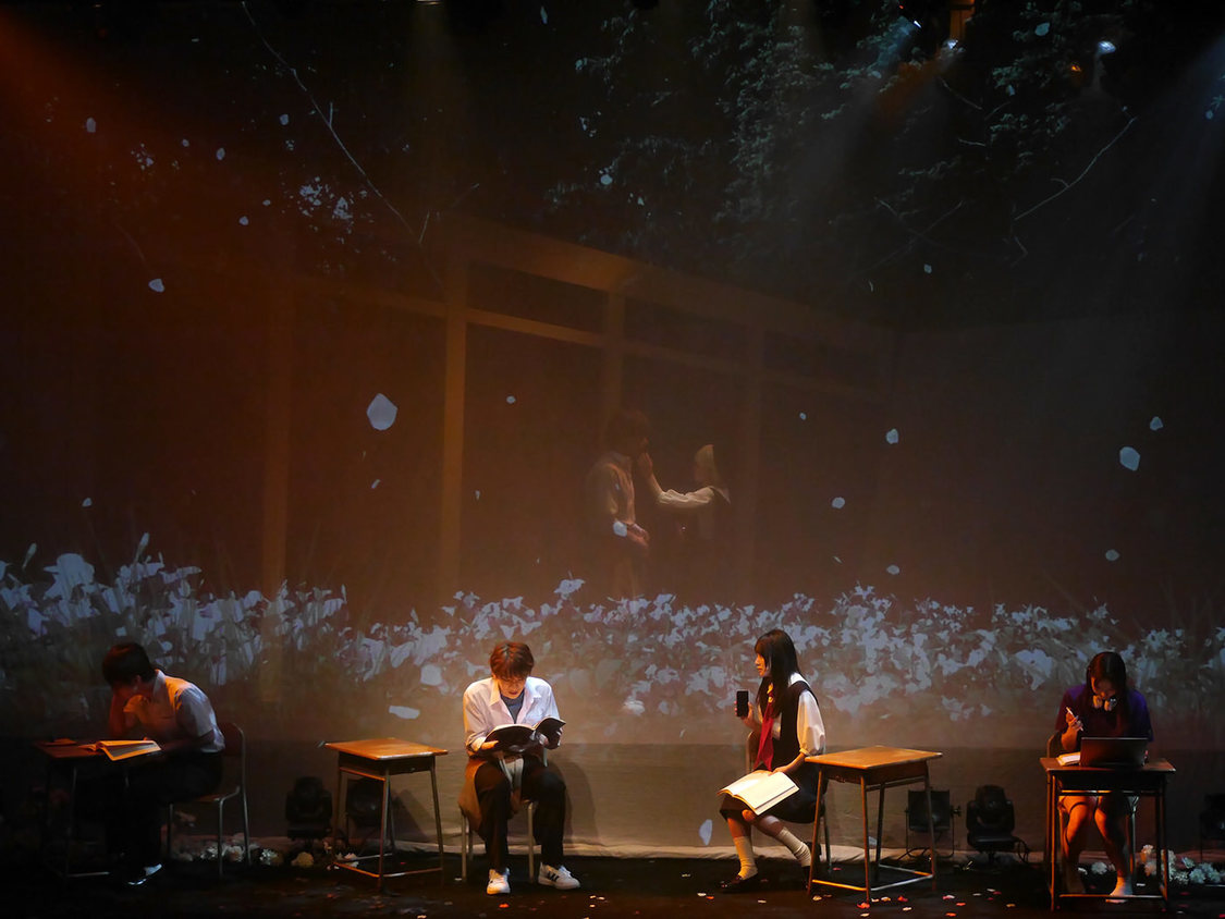 ＜朗読劇『青野くんに触りたいから死にたい』presented by eeo Stage＞（(C)椎名うみ/講談社 ®KODANSHA (C)2024 朗読劇『青野くんに触りたいから死にたい』 /eeo Stage）