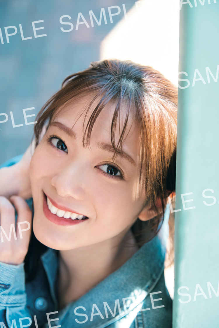 田村保乃 2nd写真集『隣の席になりたい』折り目なしポスター（B3サイズ）【星野書店 近鉄パッセ店】（通常版を購入された方に配布）（撮影：三瓶康友　（c）講談社）