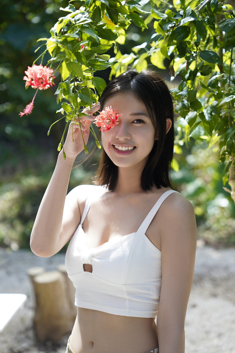 玉田志織2nd写真集『as is  Another Edition』（© LUCKMAN／小学館）