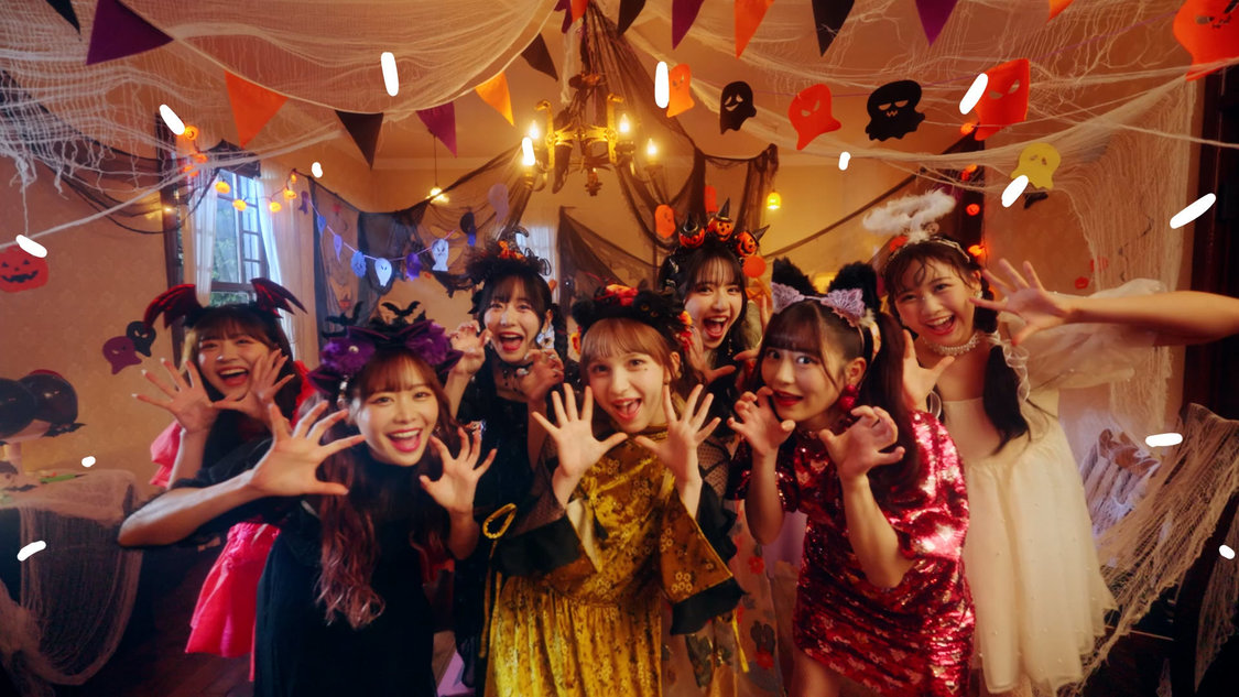 Web-CM「Trick & Treat #FRUITS ZIPPERとお菓子で楽しむいたずらハロウィン」場面写真