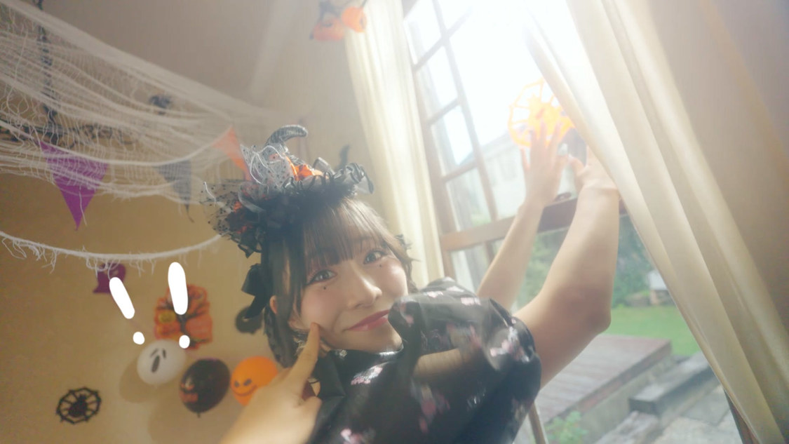Web-CM「Trick & Treat #FRUITS ZIPPERとお菓子で楽しむいたずらハロウィン」場面写真