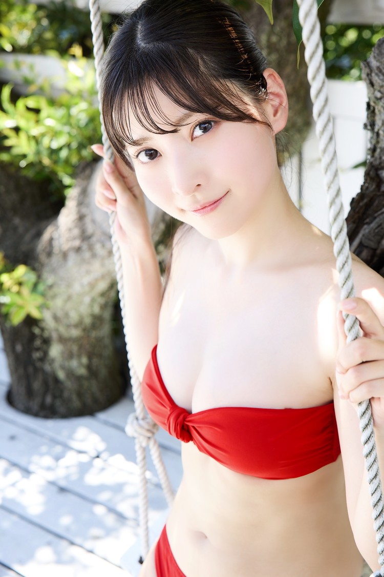 小鳥遊るい（#ババババンビ）『漫画アクション』アザーカット（撮影：市川秀明）