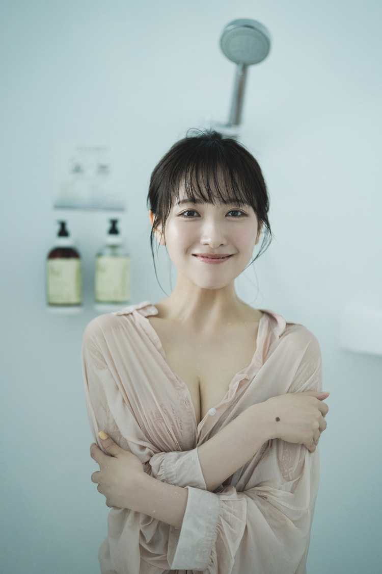 STU48石田千穂 セカンド写真集『太陽って何色？』（(C)HIROKAZU／秋田書店）