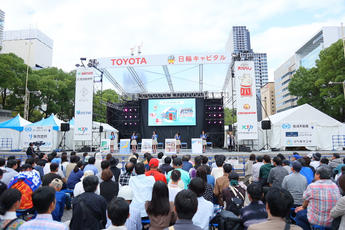 AKB48＜青いマックの日＞（2024年10月20日／©AKB48）