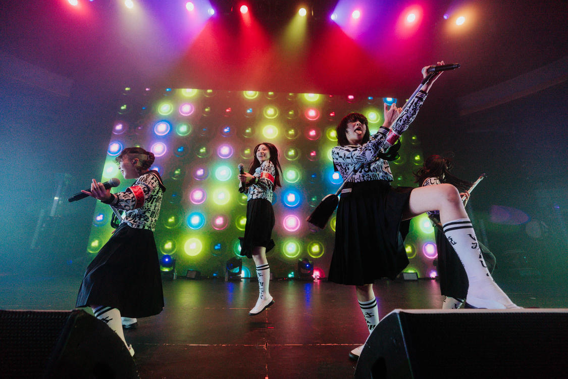 新しい学校のリーダーズ＜AG! Calling WORLD TOUR Part.II＞LA Hollywood Palladium（2024年10月20日／撮影：Lindsey Blane）