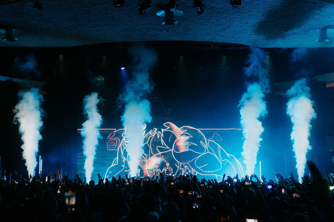 新しい学校のリーダーズ＜AG! Calling WORLD TOUR Part.II＞LA Hollywood Palladium（2024年10月20日／撮影：Lindsey Blane）