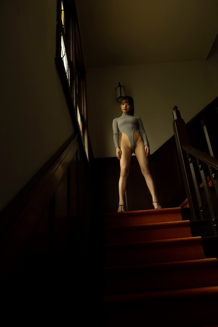 『似鳥沙也加 -MADE IN JAPAN- 豪華特装版 no.3（ナンバースリー）』（©KADOKAWA）