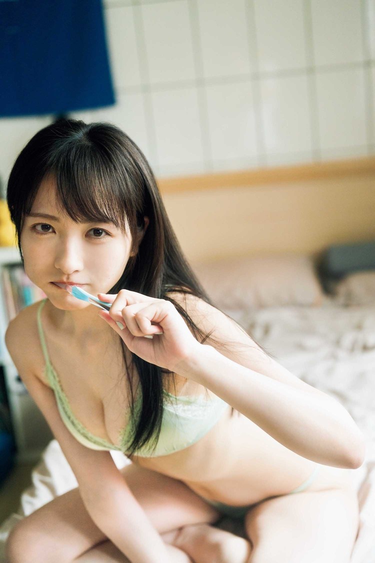 『STU48石田千穂 セカンド写真集『太陽って何色？』』（(C)HIROKAZU／秋田書店）