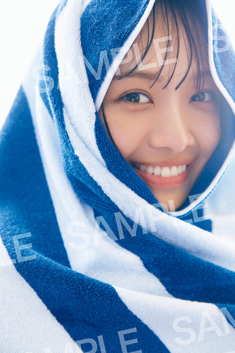 1st写真集『もしも』ポストカード／くまざわ書店（撮影：三宮幹史（TRIVAL））