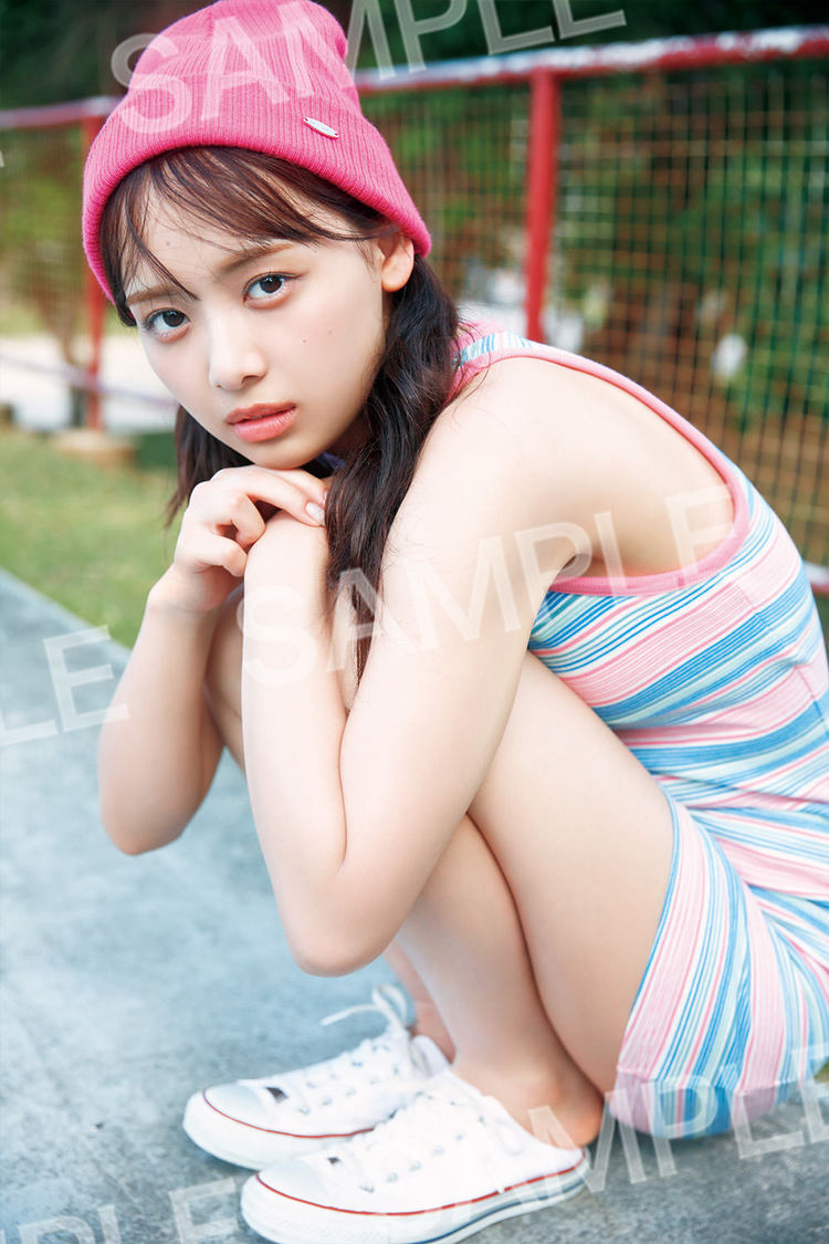 1st写真集『もしも』折り目なしポスター／SHIBUYA TSUTAYA（撮影：三宮幹史（TRIVAL））