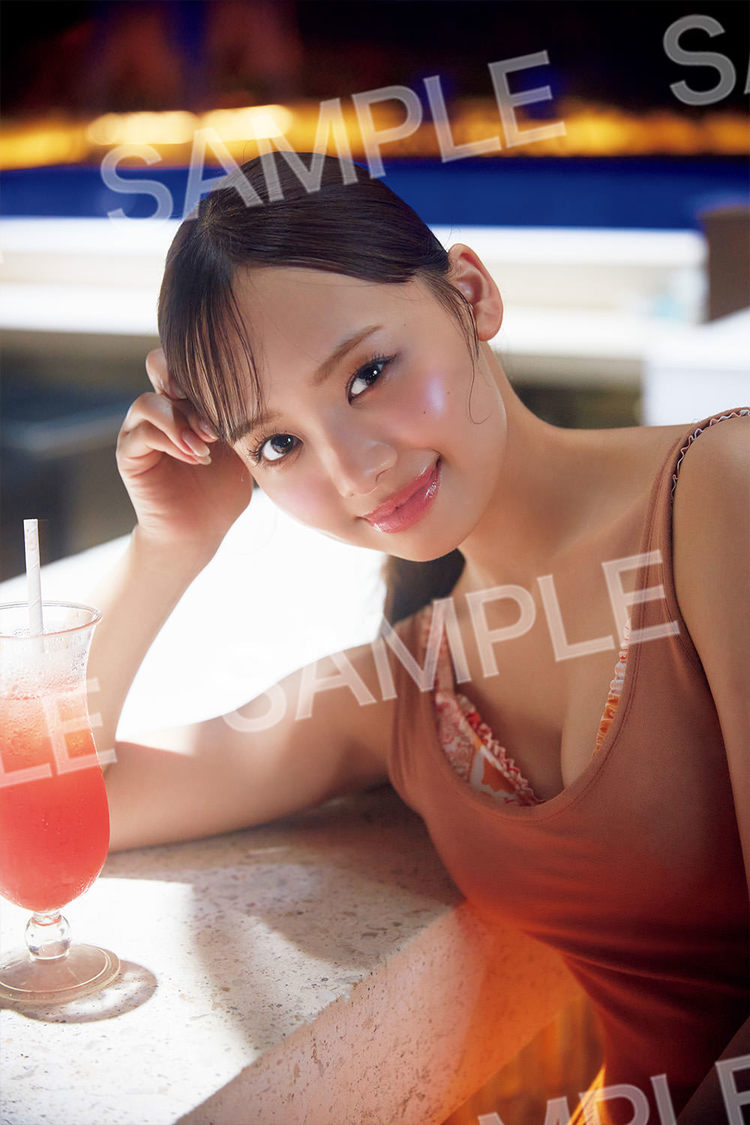 1st写真集『もしも』折り目なしポスター／HMV&BOOKS onlineおよび全国のHMV店舗（HMV record shopは除く）（撮影：三宮幹史（TRIVAL））