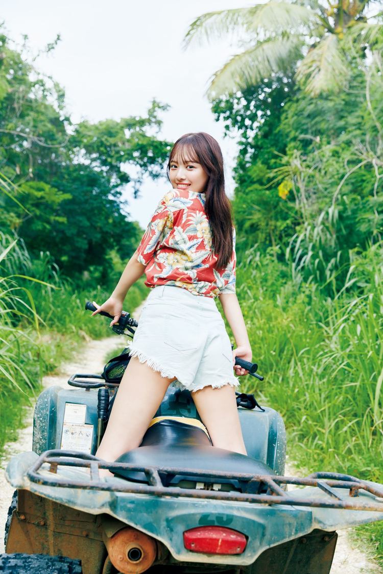 1st写真集『もしも』裏表紙カット【通常版】（撮影：三宮幹史（TRIVAL））