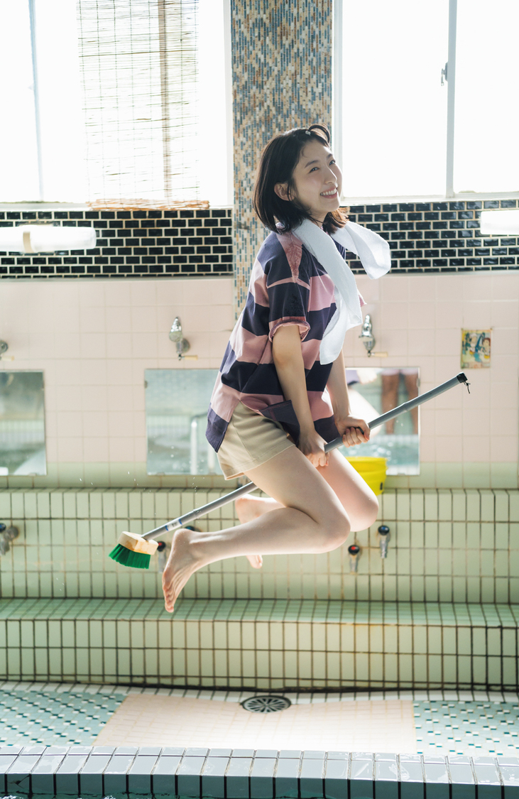 日比美思 1st写真集『朝食ってビュッフェですか』（©︎藤本和典／玄光社）