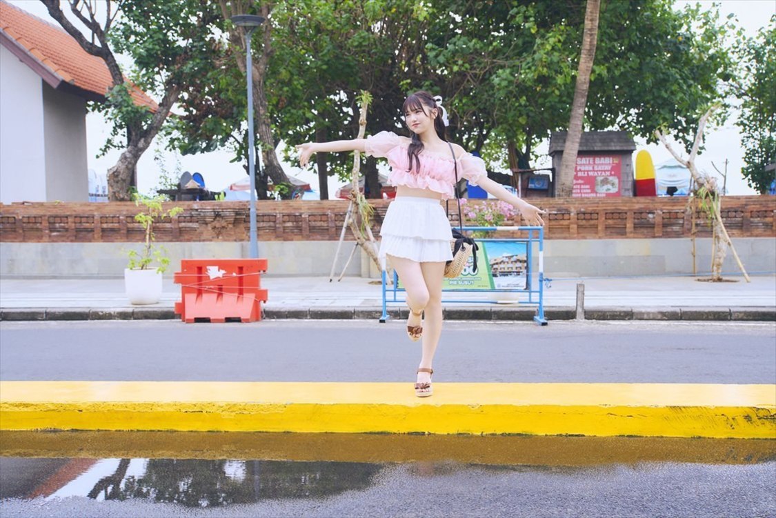 『Jams Collection 津代美月 1st写真集 24の秘密』先行カット（(C)KADOKAWA (C) UP DANCE ENTERTAINMENT PHOTO/ You Ishii）