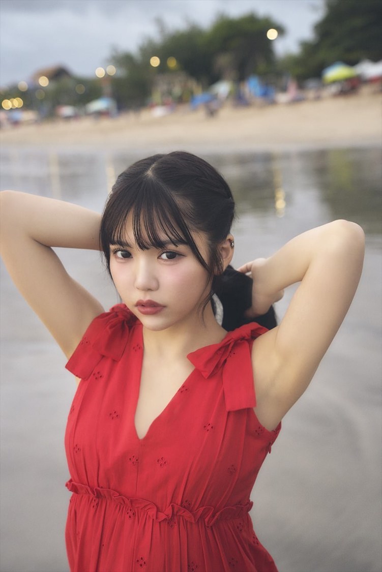 『Jams Collection 津代美月 1st写真集 24の秘密』先行カット（(C)KADOKAWA (C) UP DANCE ENTERTAINMENT PHOTO/ You Ishii）