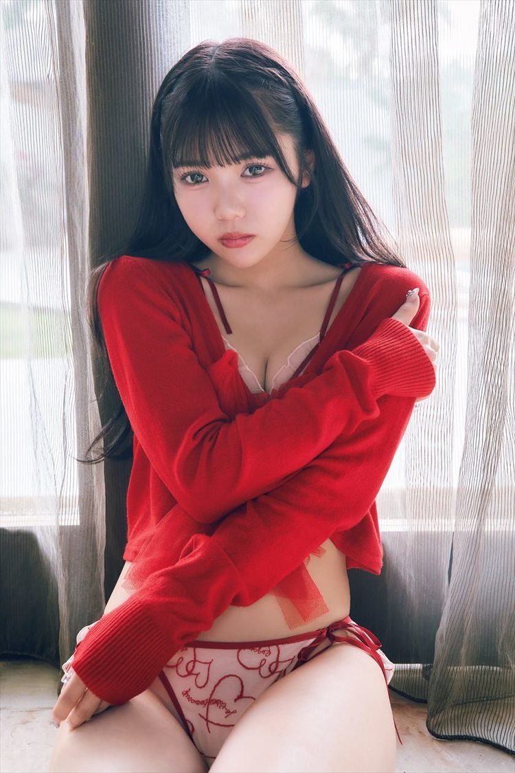 『Jams Collection 津代美月 1st写真集 24の秘密』先行カット第2弾（(C)KADOKAWA (C) UP DANCE ENTERTAINMENT PHOTO/ You Ishii）