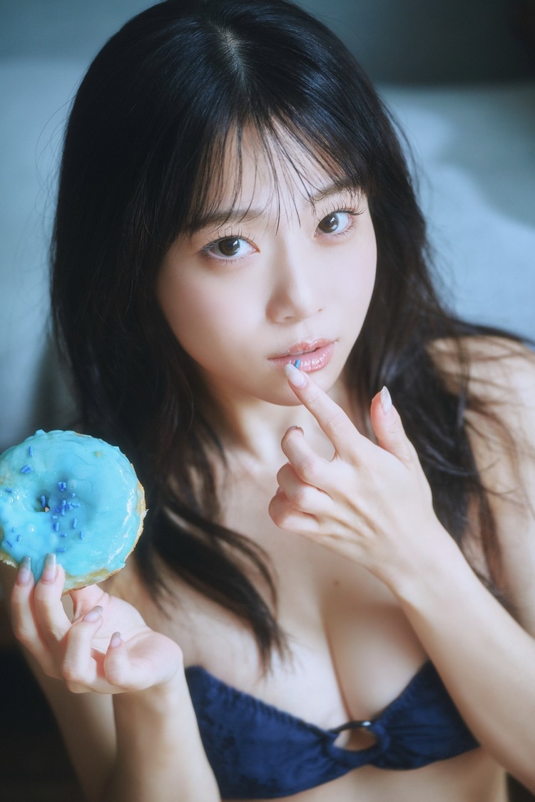 岸みゆ（#ババババンビ）『BOMB』2024年12月号アザーカット（撮影：岡本武志）