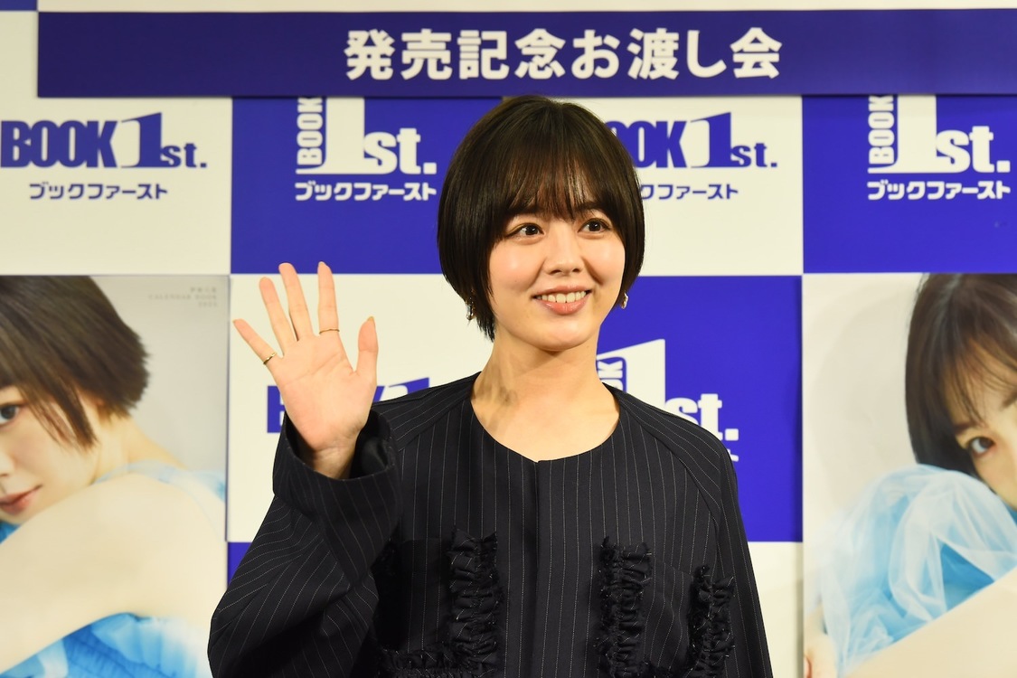 『伊原六花 CALENDAR BOOK 2025』（東京ニュース通信社刊）