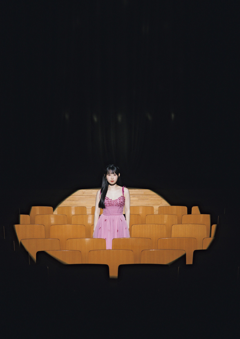 SKE48 井上瑠夏 1st写真集『僕から先に言わせてくれ』お気に入りカット（撮影：藤本和典）