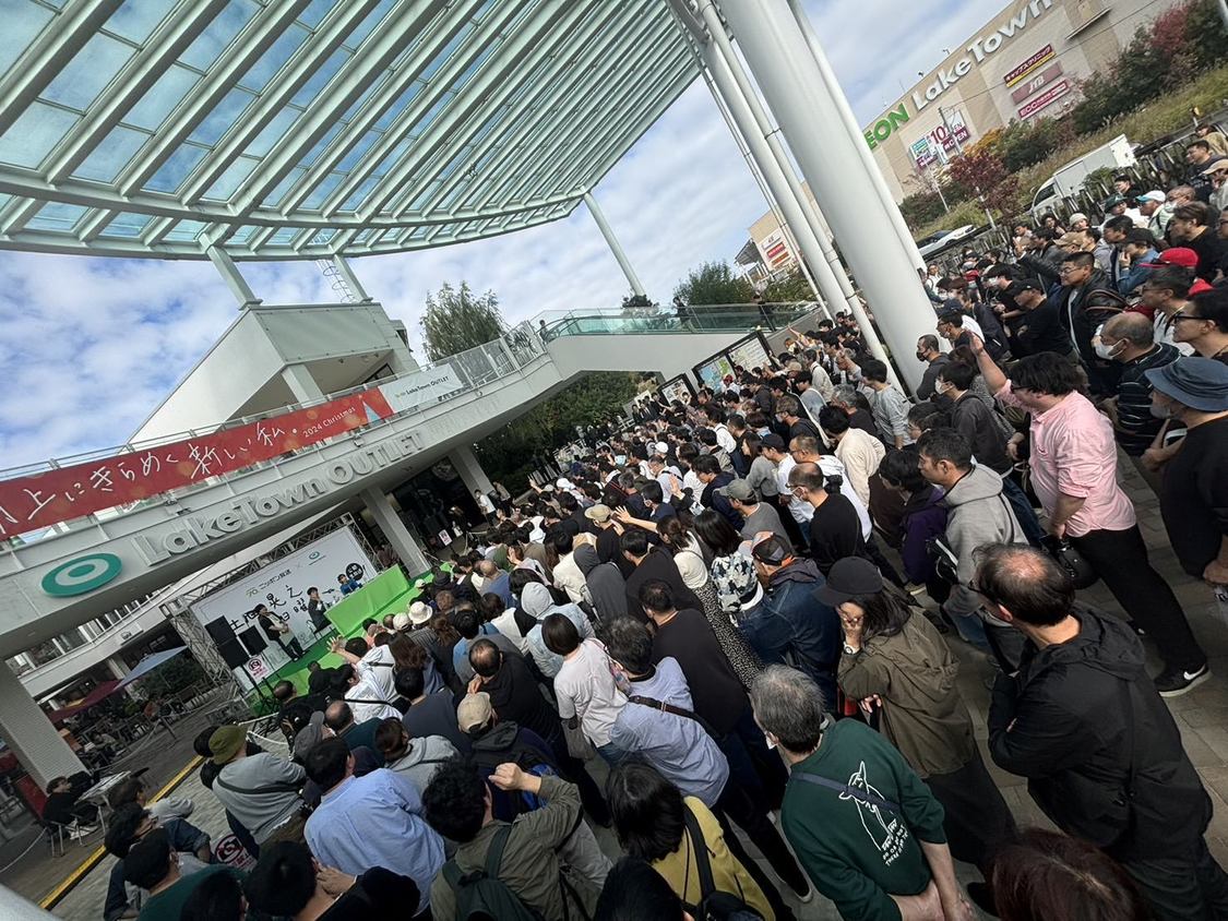 ＜『土田晃之 日曜のへそ』公開生放送＞イオンレイクタウンアウトレット 2nd Ave.先端 水鳥のオブジェ付近（2024年11月17日）