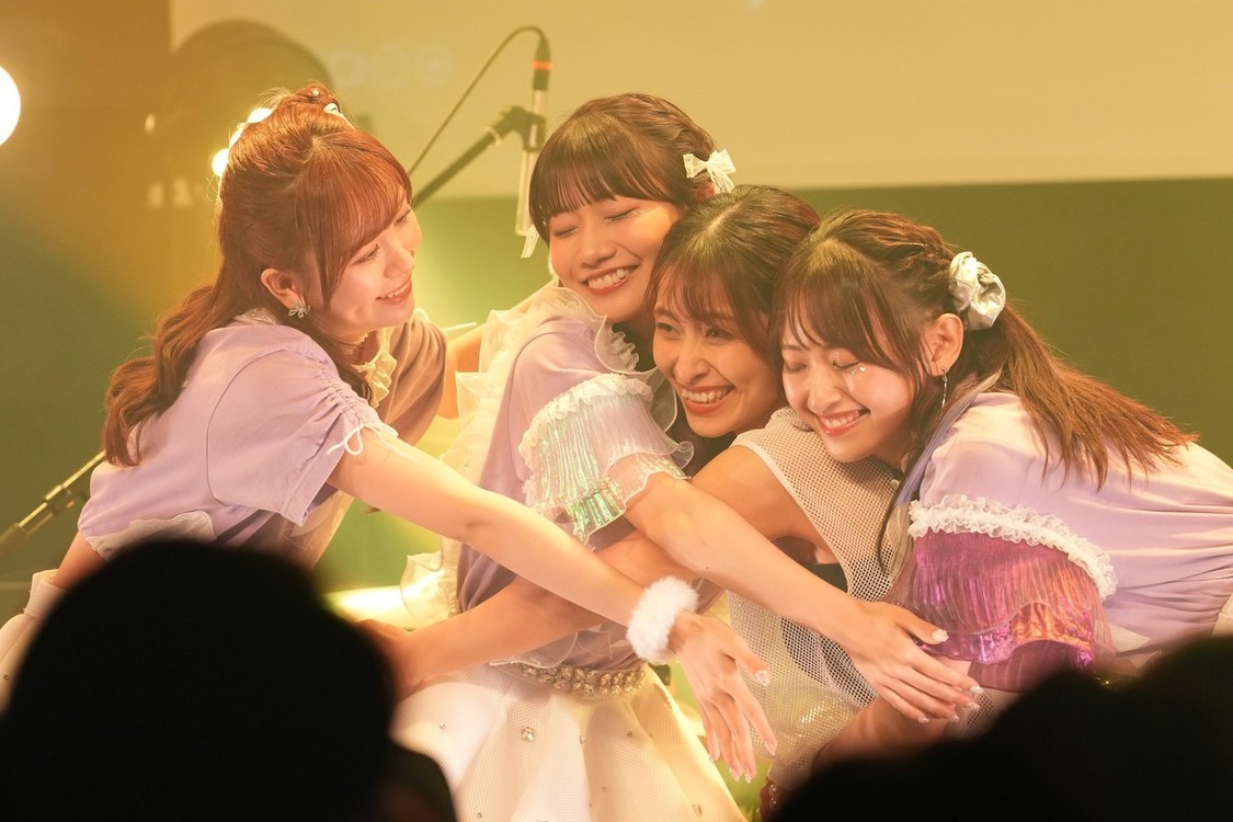 楽曲を提供したAMIとのコラボで披露した「イルミネイト・ワールド」