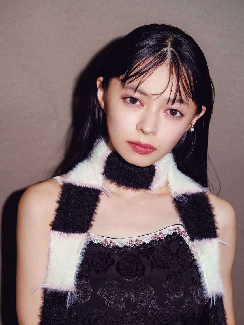 上國料萌衣（アンジュルム）『bis』2025年冬号